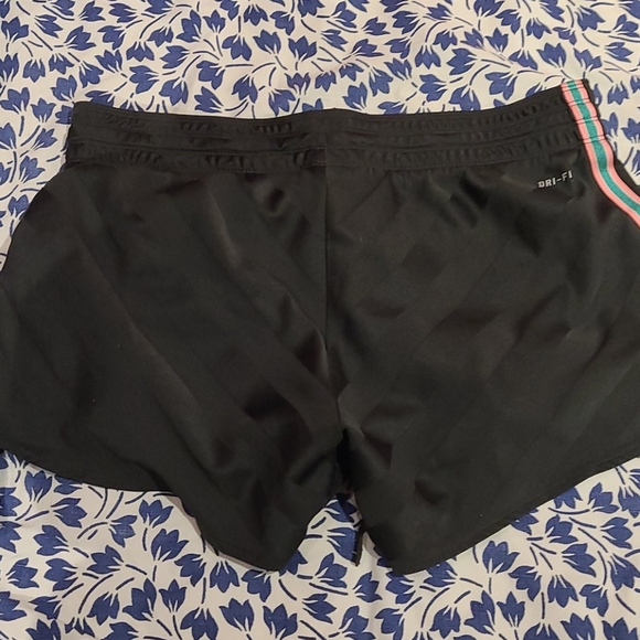 Shorts - Picture 4 of 6